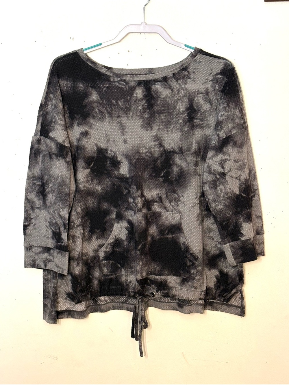 French Laundry Black & Gray Tie-Dye Pullover Thermal Top. Size L. GUC.